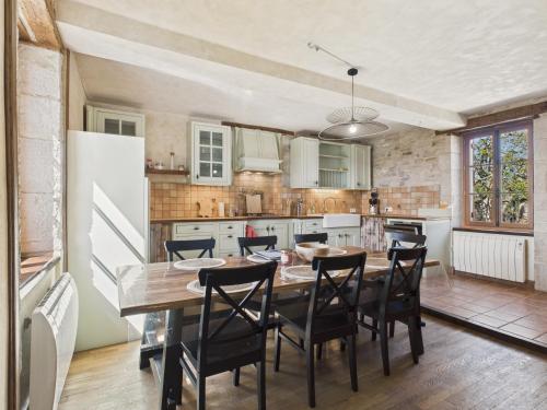 À la campagne, belle maison pour 8 avec piscine