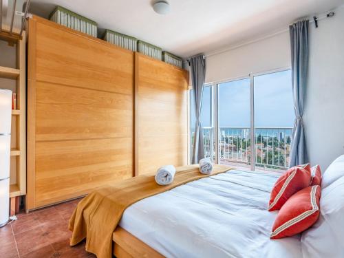 Entire well located 3 Bed Seaview Apartment Pass the Keys