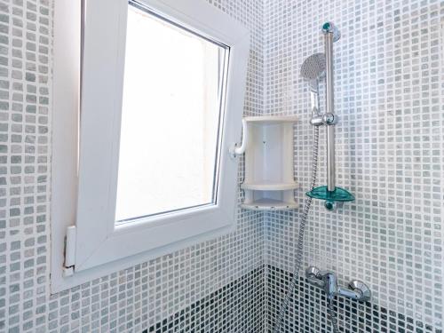 Entire well located 3 Bed Seaview Apartment Pass the Keys