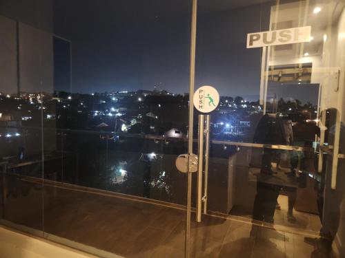 Fotografie z fotogalerie ubytování Glass Heights Apartments -Kulambiro v destinaci Kampala