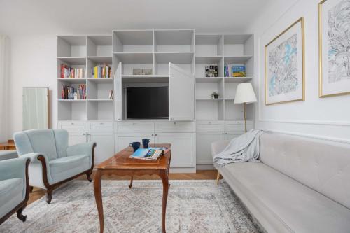 Warsaw Central Apartment by Noclegi Renters