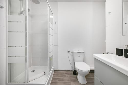 Ένα μπάνιο στο Le Luna - Studio - Near Paris - RER E - Metro 16