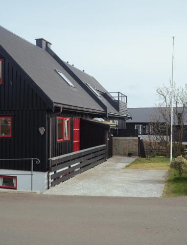 3BR House in Tórshavn - Quiet Street - Parking