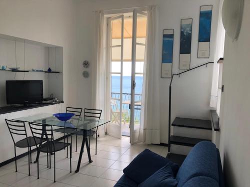 Μια τηλεόραση ή/και κέντρο ψυχαγωγίας στο Casa Latte, Sea View