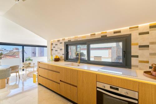 Santos 7 - bright 2-bedroom duplex apartment with two terraces