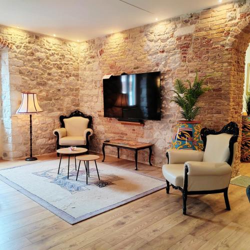 Luxury stone paradise within the walls of the Diocletian palace - old town