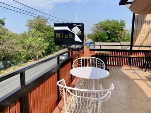 Nicha at Ayutthayaにあるバルコニーまたはテラス
