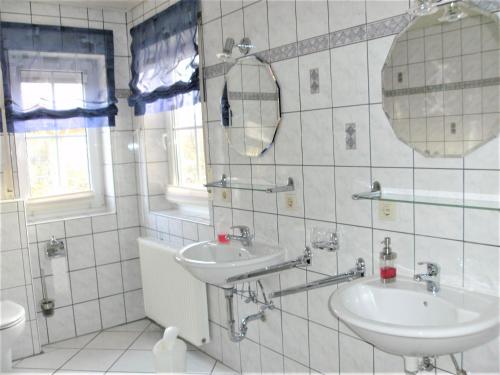 Ванная комната в Ferienwohnung beim Ried