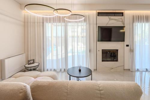 Μια τηλεόραση ή/και κέντρο ψυχαγωγίας στο Rosy Villas Collection