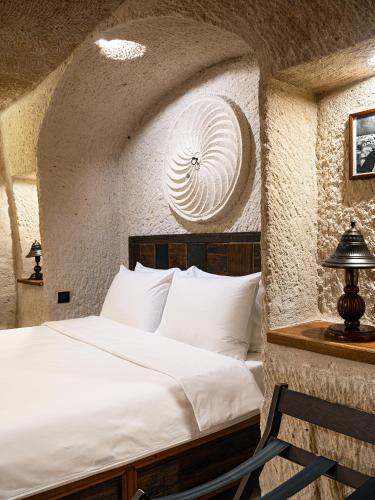 Una cama o camas en una habitación de Kelebek Special Cave Hotel & Spa