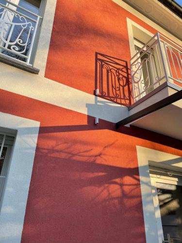 a shadow of a balcony on the side of a building at Antica Osteria sant Andrea in Misinto