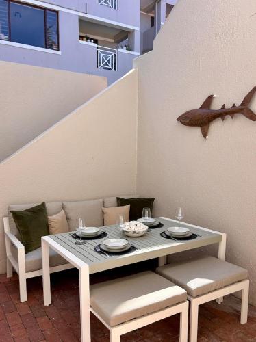 Φωτογραφία από το άλμπουμ του Kalk Bay Secure Seaside Apartment with Pool σε St James