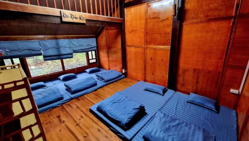 an overhead view of a bedroom with two bunk beds at Nasan Green Farm in Cao Bằng
