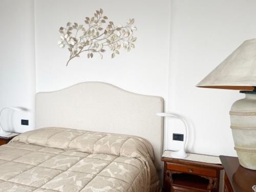 a bedroom with a bed and a white wall at La Collina delle Acacie in Grumolo Pedemonte