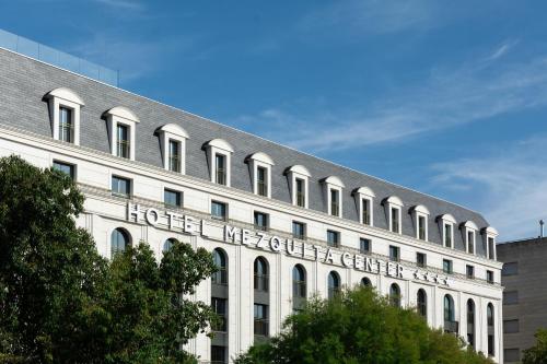 Hotel Mezquita Center — Property building