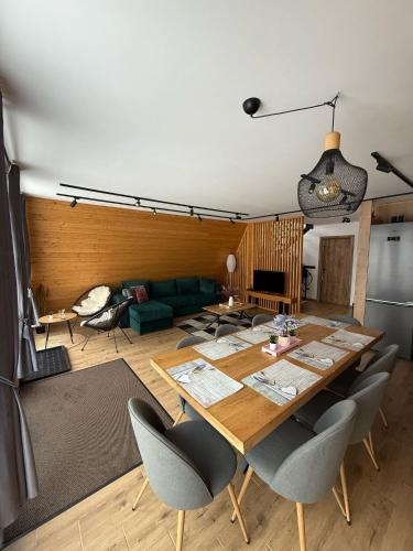a living room with a table and a green couch at A Dream Colibita in Colibiţa