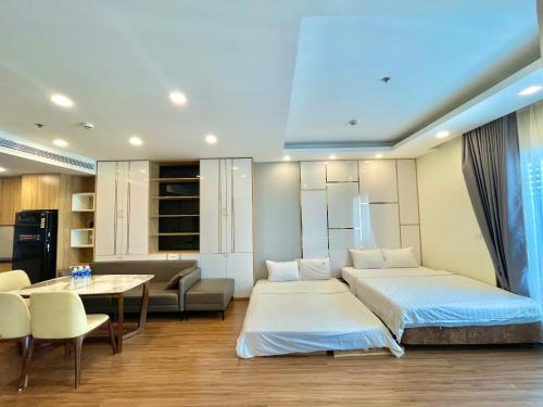Katil atau katil-katil dalam bilik di FLC Sea Tower Quy Nhơn - Căn hộ view biển