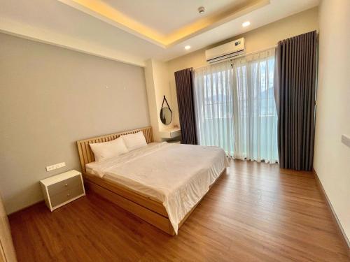 Katil atau katil-katil dalam bilik di FLC Sea Tower Quy Nhơn - Căn hộ view biển