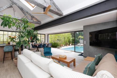 Upstays Pool 200m Villa Near Beach