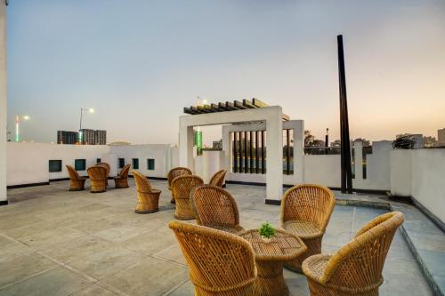 Balkoni atau teres di Hotel White at Vasundhara - Couple Friendly