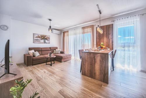 Apartments Lola & Bela