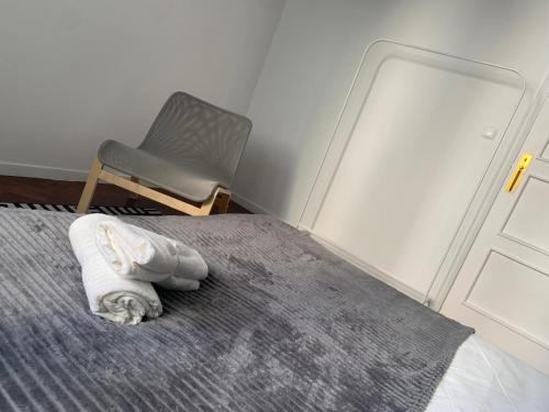 Cama o camas de una habitación en Central Lisbon rooms, best location for tourists