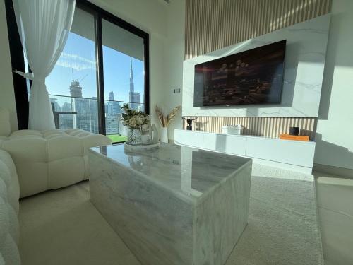 Elegant & luxury 2BR apartment Burj and canal view