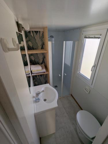 Ένα μπάνιο στο Bungalow Lido Adria