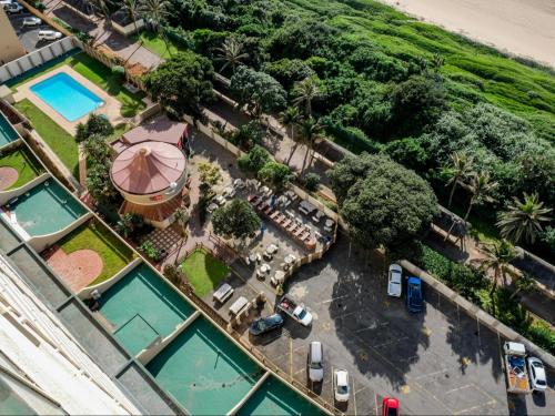an aerial view of a resort with a pool at Holiday Accommodation Amanzimtoti in Amanzimtoti