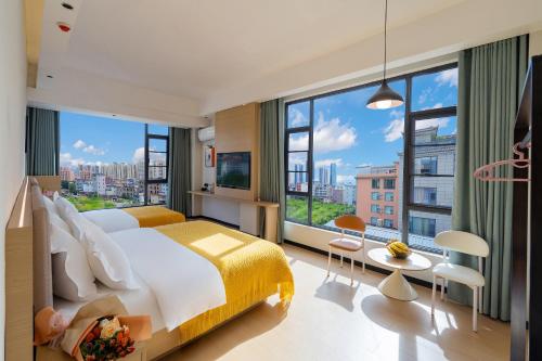Ένα ή περισσότερα κρεβάτια σε δωμάτιο στο Yuetu Resort Hotel
