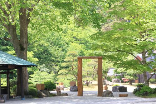 Κήπος έξω από το Itamuro Onsen Daikokuya