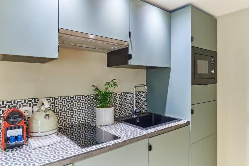 Apartment Center of Paris by Studio prestige