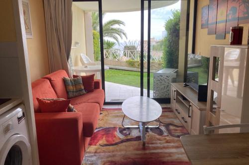 Pretty studio with garden close to the sea