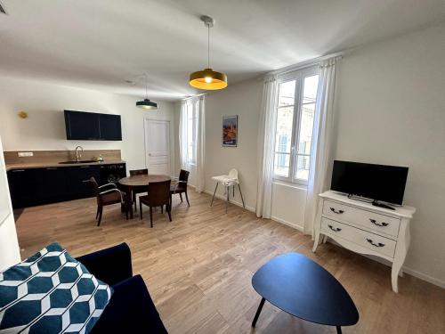 Valbonne village, 2 rooms renovated air conditioned Lou Maia