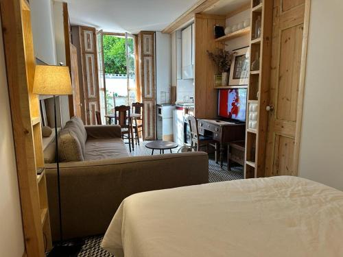 Charming Studio in the City Center - With Terrace