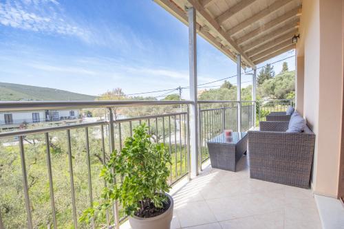 Balkoni atau teres di Kristalia Villa in Anafonitria