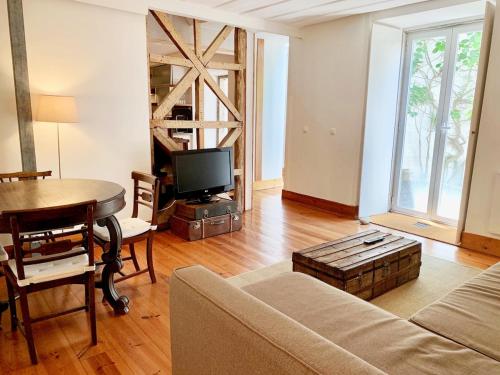 Quiet and Charming Home - with Yard, City Center