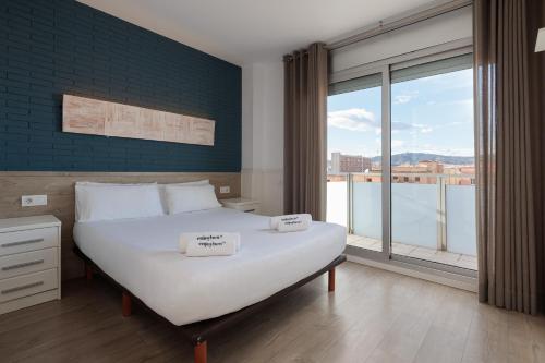 A bed or beds in a room at Enjoybcn Marina Apartment