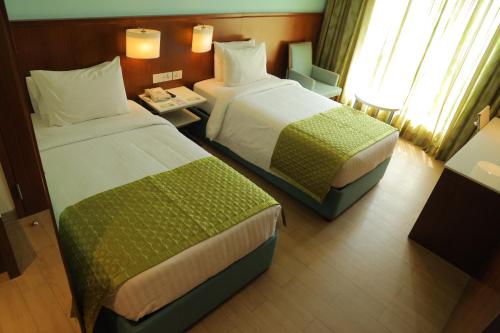 Una cama o camas en una habitación de Fairfield by Marriott Indore