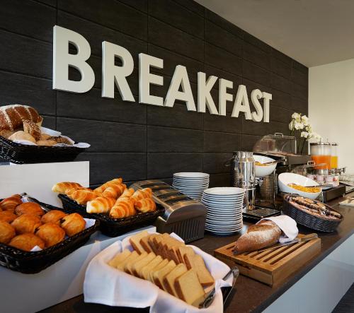 Comida no hotel ou em algum lugar perto