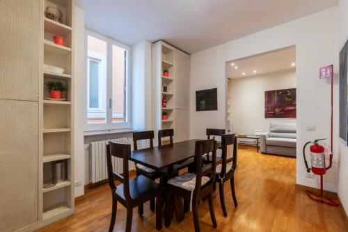 Apartment with terrace near Piazza Navona - FromHometoRome