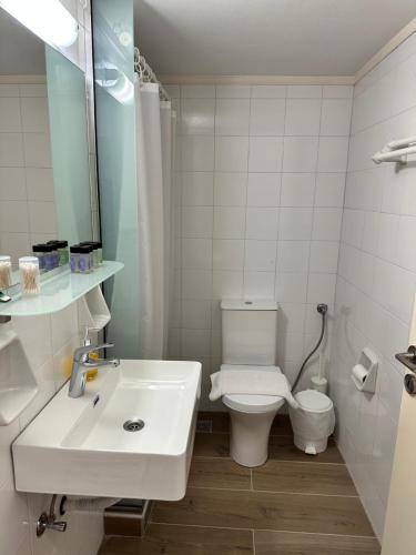 Elio B 1BDR Apt 1 min from the beach by Hospi Living