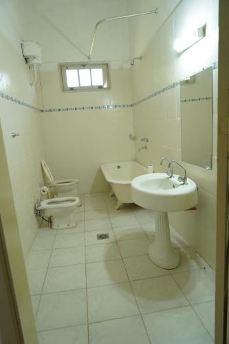 a bathroom with a sink and a tub and a toilet at Quinta San Miguel in Concordia
