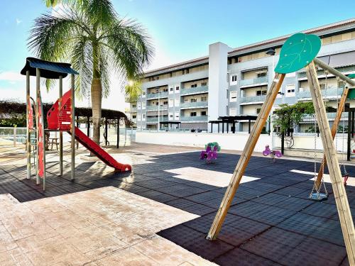 Foto Pambnb - Chic Seaview Apartment with Gym & Kids Park 6