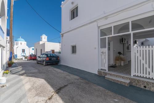 a car parked next to a white building at Melian Roots Studio in Adamas