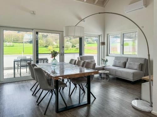 Ruang duduk di Wunderschöne helle Wohnung mit großer Dachterrasse