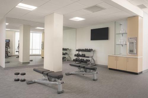 Фитнес-центр и/или тренажеры в SpringHill Suites by Marriott Tampa Downtown