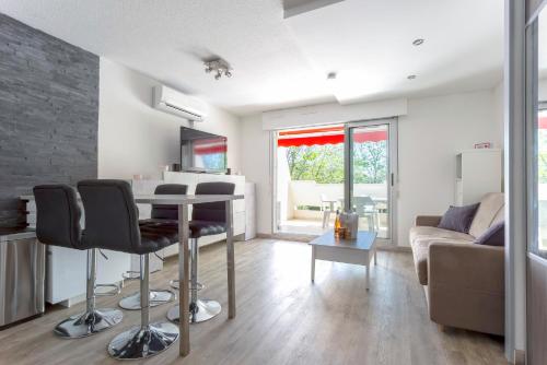 Grand studio climatisé à la mer avec garage privé