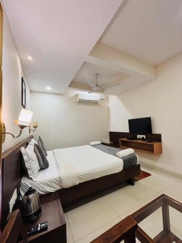 Μια τηλεόραση ή/και κέντρο ψυχαγωγίας στο Hotel Assagao Grand