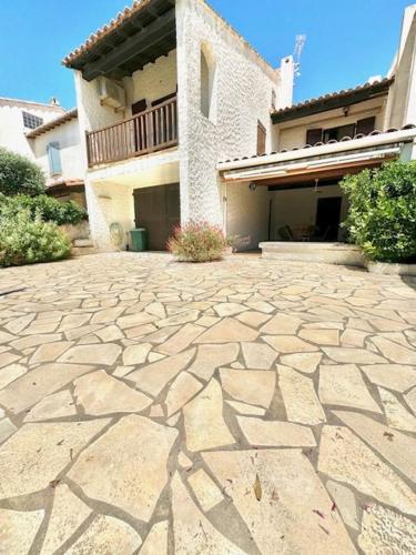 Photo de la galerie de l'établissement grande maison avec belle cour - parking - barbecue en pierre, à Saintes-Maries-de-la-Mer